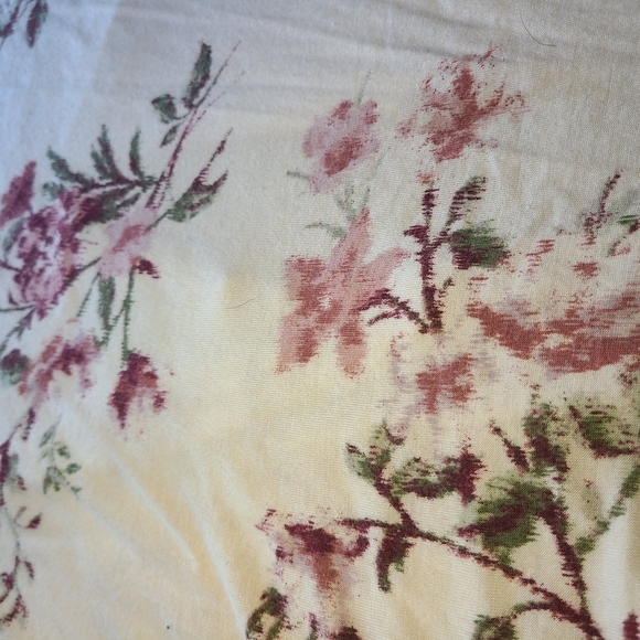 Daytrip By Buckle Womens Floral V-Neck Short Sleeve High-Low Split Back Tee – XL - Picture 5 of 7